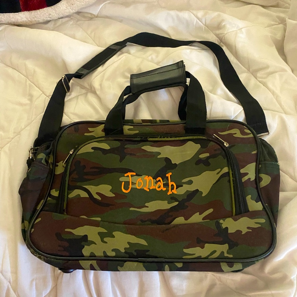 Monogrammed boys bag labeled “Jonah.”